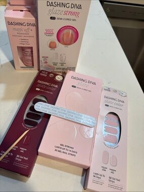 Dashing Diva Glaze Strong LED Gel Nail Strips — Light Pink